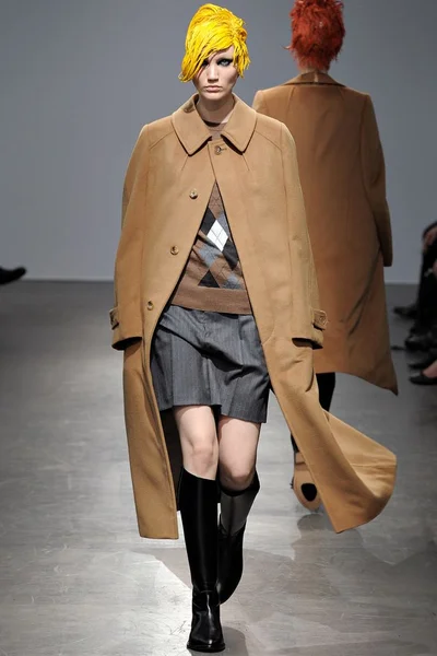 Look 32